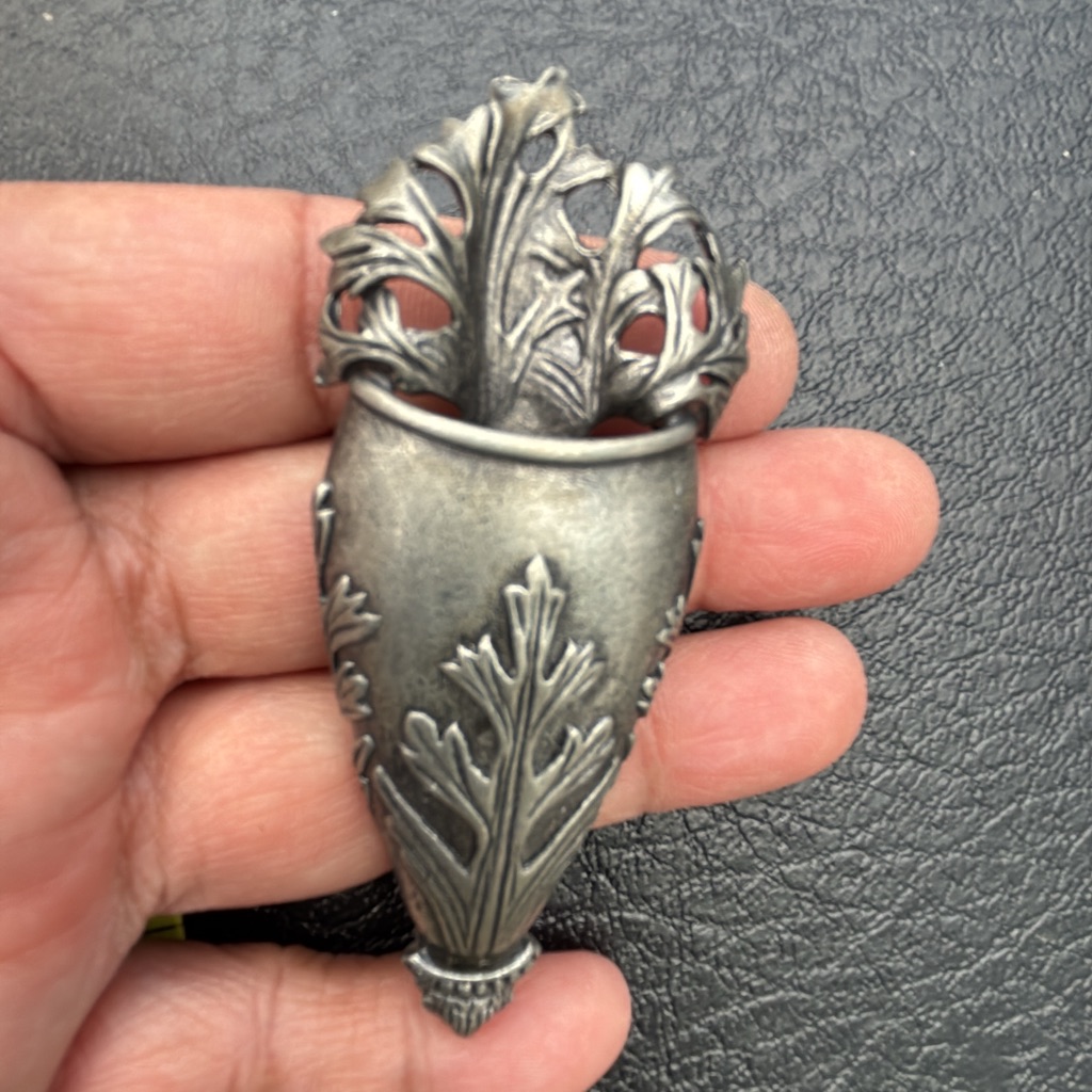 Metzke Leaf Design Brooch